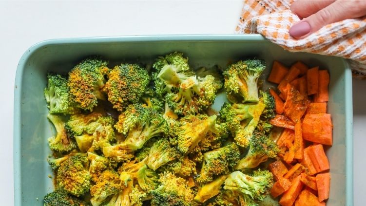 Verduras asadas al horno: ¿cómo cocinarlas y cuáles son sus beneficios?